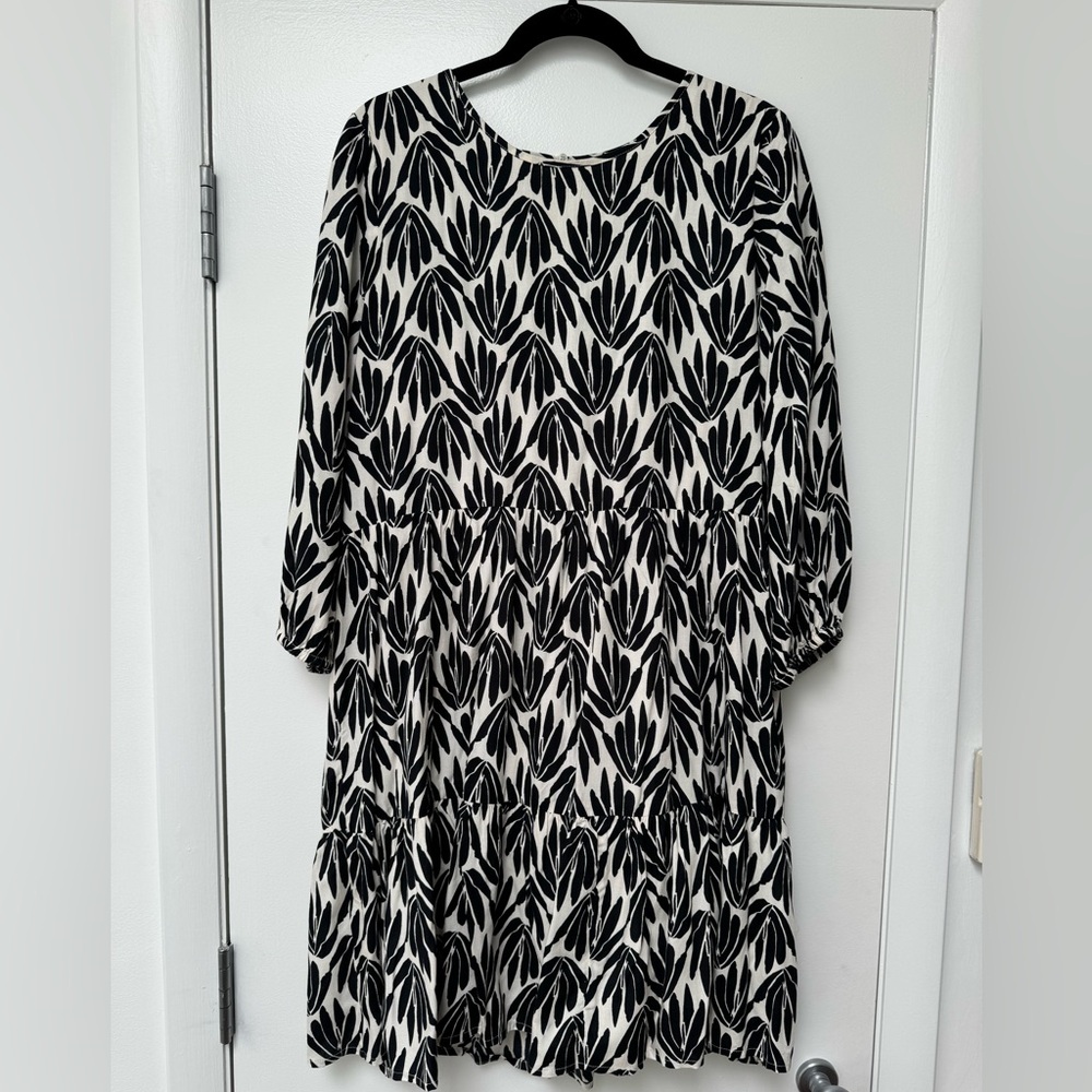 Black & White Floral Shift Dress, Size L